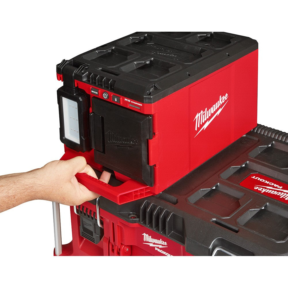 Milwaukee 2357-20 M18™ PACKOUT™ Light/Charger