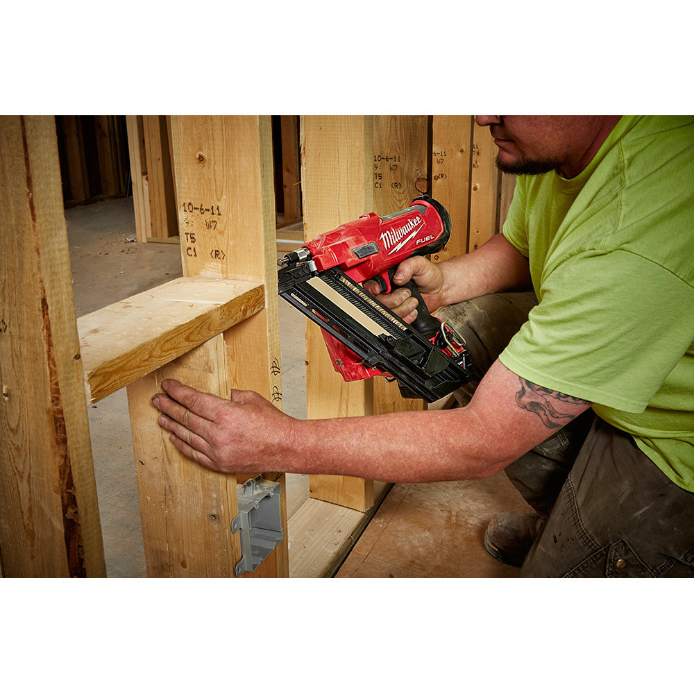 Milwaukee  2745-21 M18 FUEL™ 30 Degree Framing Nailer Kit