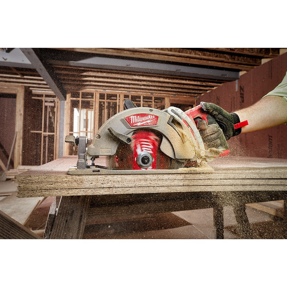 Milwaukee 2830-20 M18 FUEL Rear Handle 7-1/4 Circular Saw, Tool Only