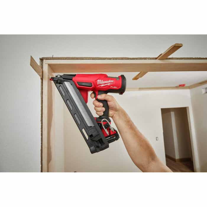 Milwaukee 2839-21CT M18 FUEL™ 15 Gauge Finish Nailer Kit