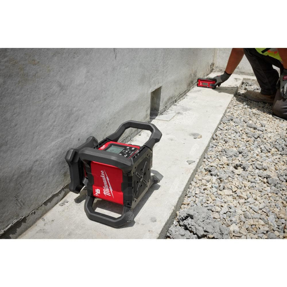 Milwaukee 3704-21 M18 Red Exterior Dual Slope Rotary Laser Level Kit w/ Receiver & Remote